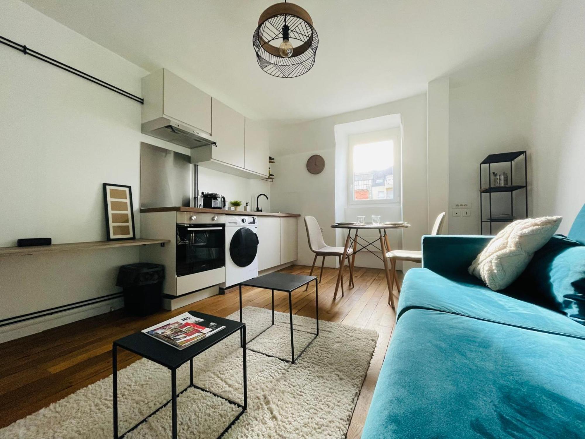 Charmant Appartement Au Coeur De ブールジュ エクステリア 写真