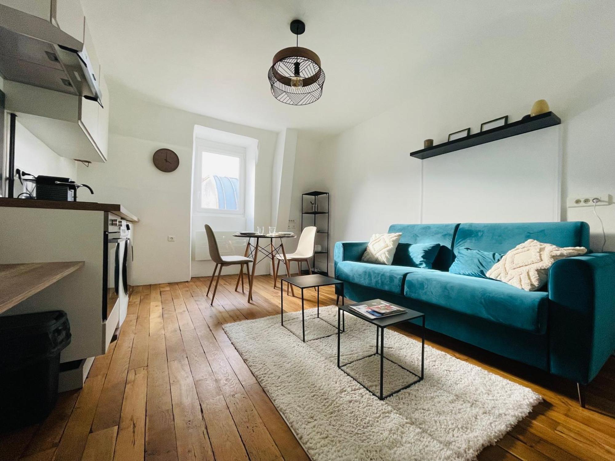 Charmant Appartement Au Coeur De ブールジュ エクステリア 写真