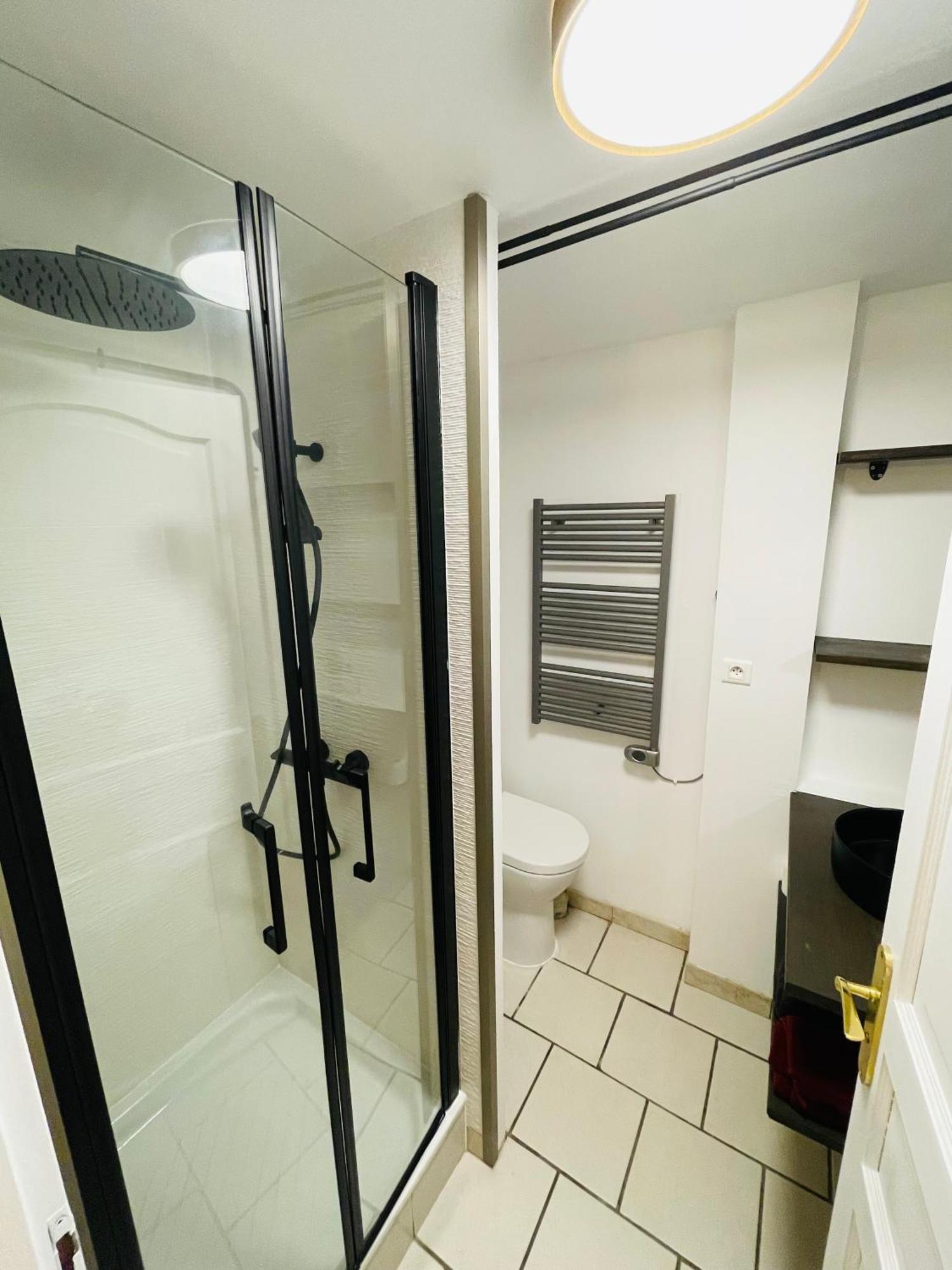 Charmant Appartement Au Coeur De ブールジュ エクステリア 写真