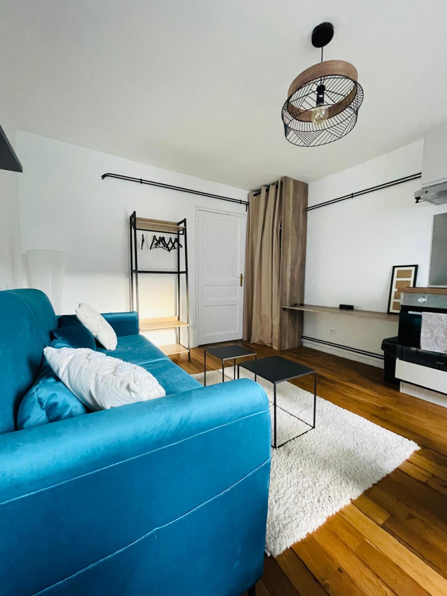 Charmant Appartement Au Coeur De ブールジュ エクステリア 写真