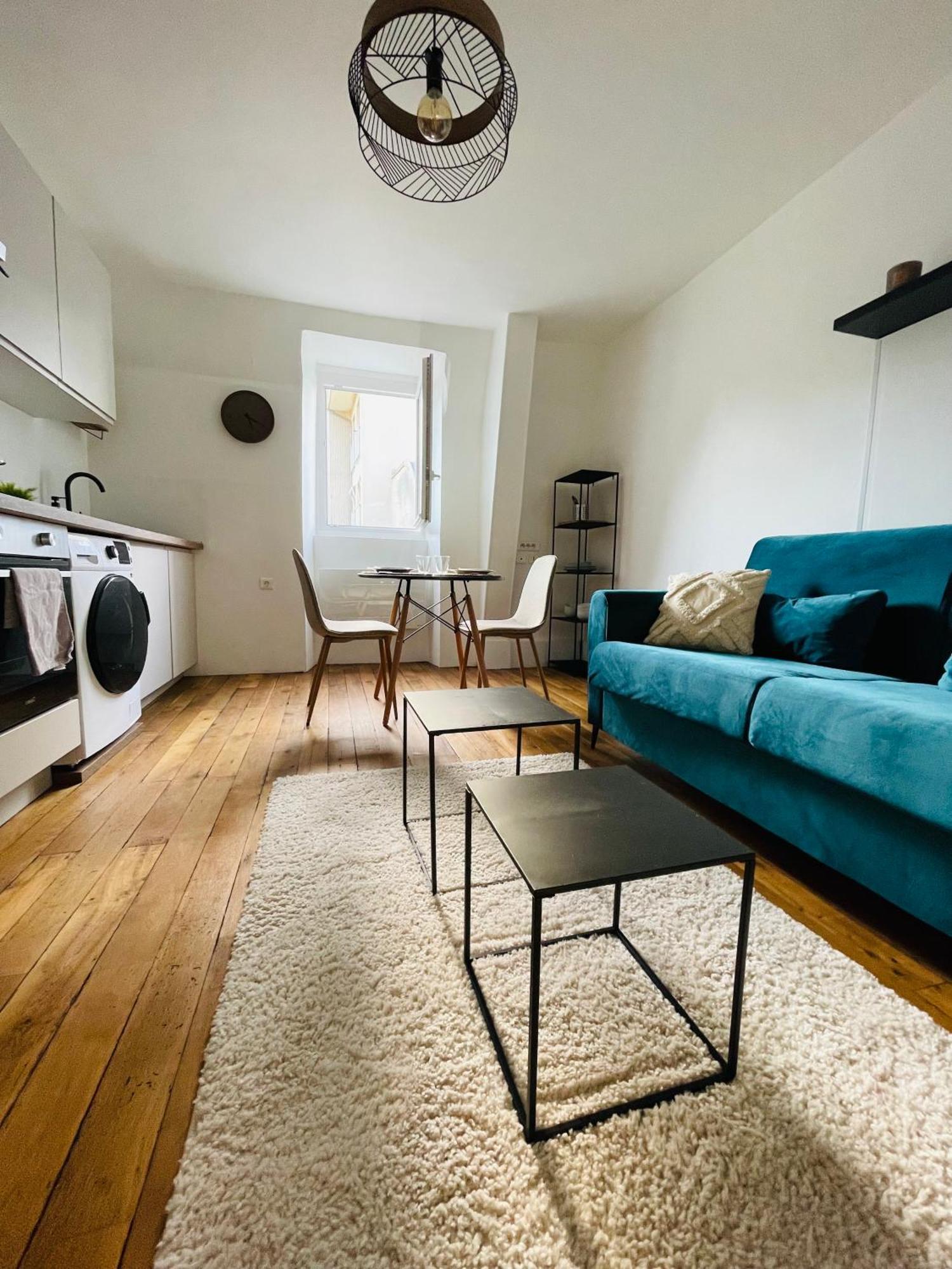 Charmant Appartement Au Coeur De ブールジュ エクステリア 写真