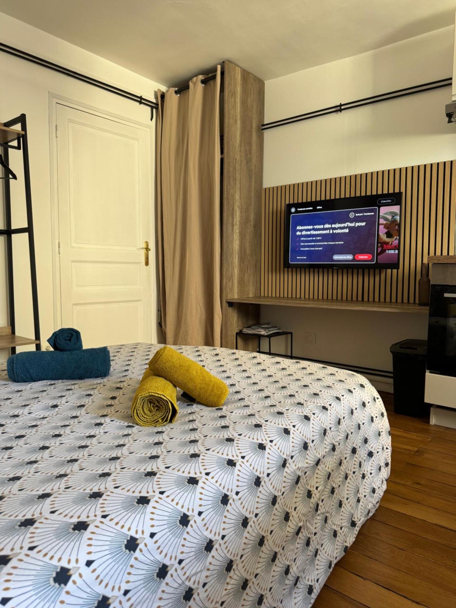 Charmant Appartement Au Coeur De ブールジュ エクステリア 写真