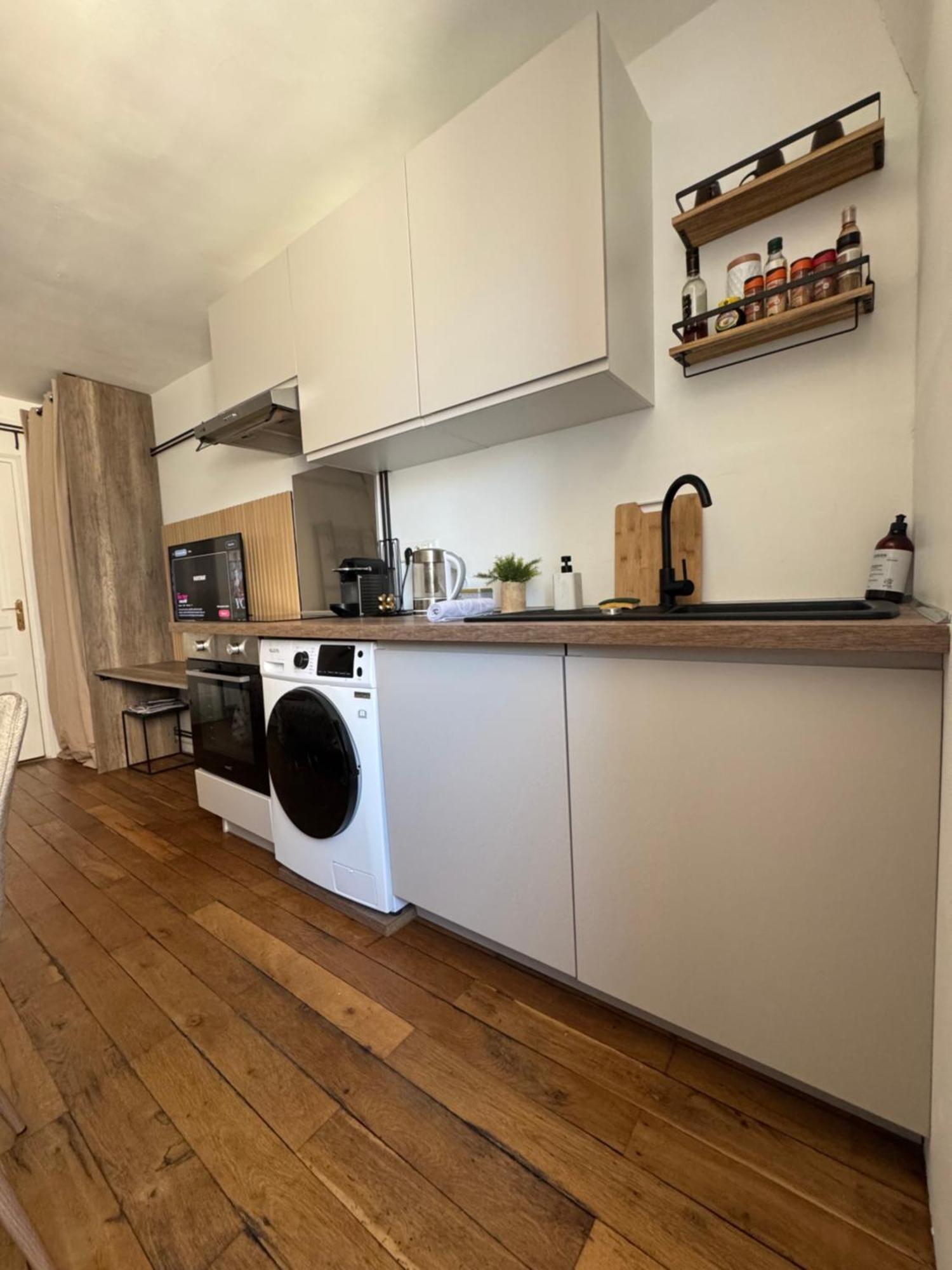 Charmant Appartement Au Coeur De ブールジュ エクステリア 写真