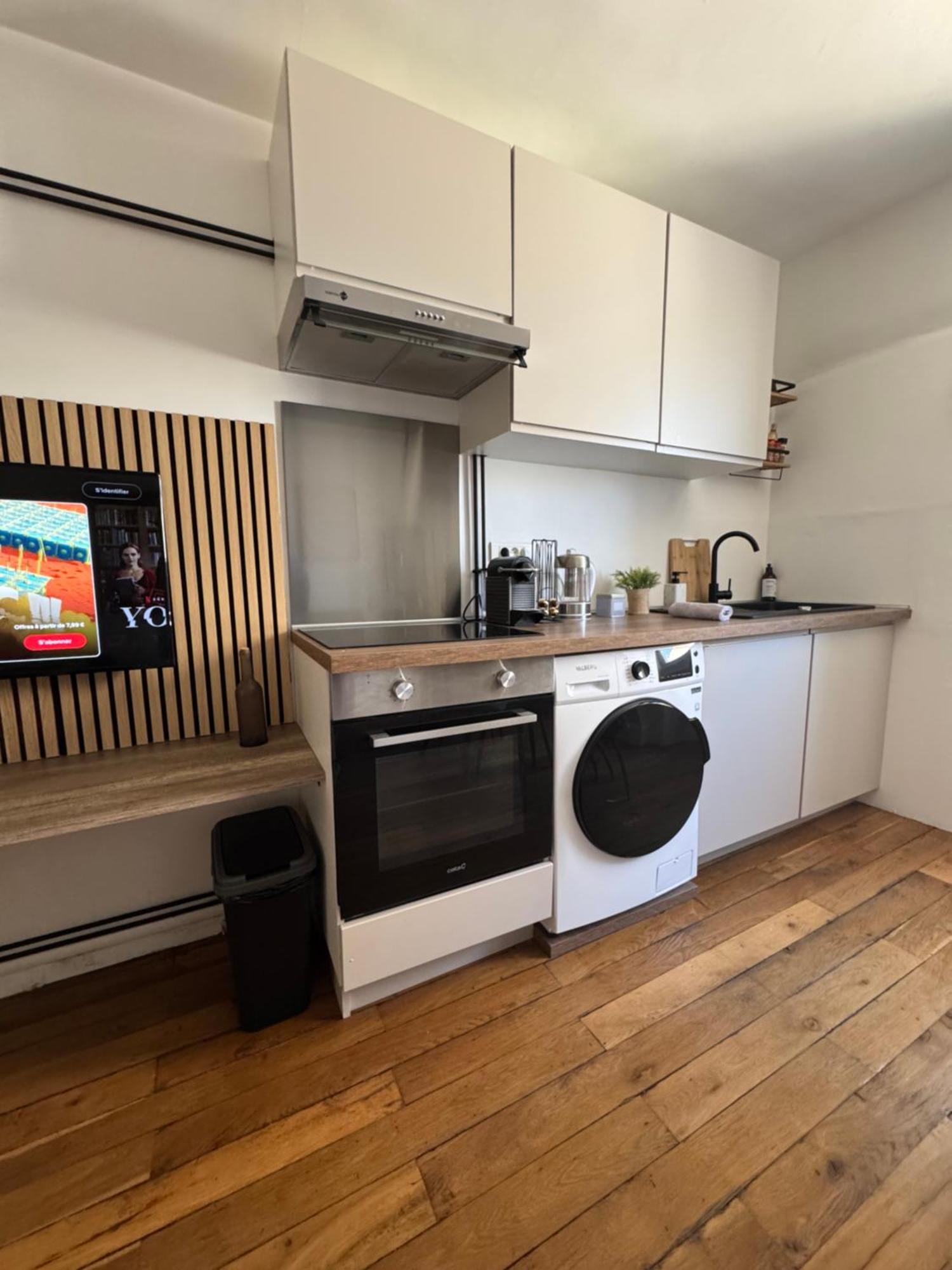 Charmant Appartement Au Coeur De ブールジュ エクステリア 写真